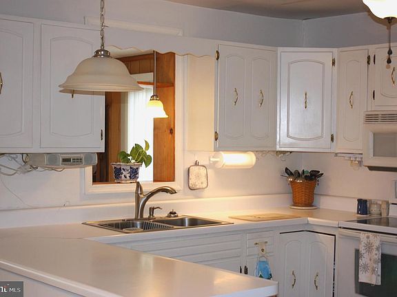 4th image of 204 Chatham Village Rd