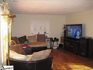 3rd image of 17 Forestdale Dr