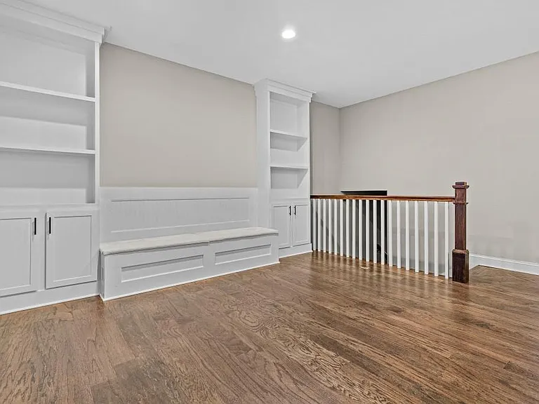 3209 Hallmark Ln — Photo 5