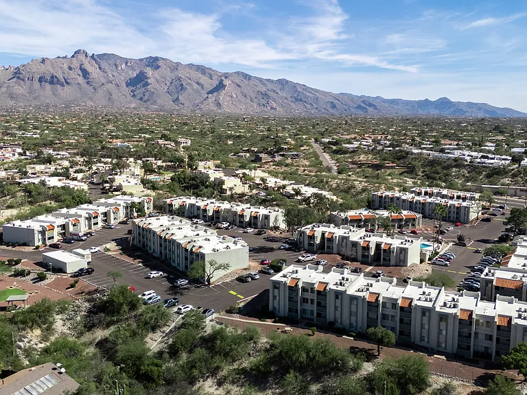 Valley View Apartments — Photo 7