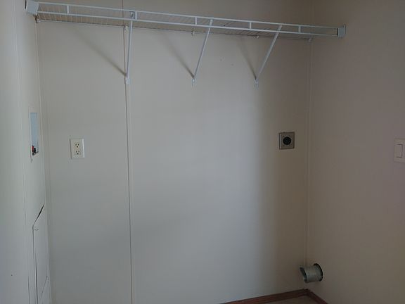 5th image of 5114 Yellow Pine Dr