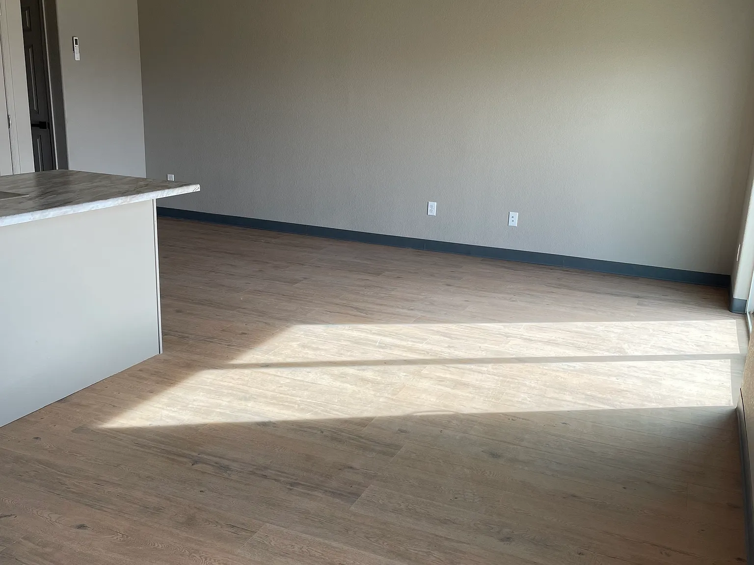 3 bed, 2.5 bath, 1600 sqft, $2,000 — Photo 4