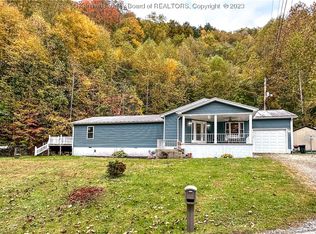 227 Ridgeview Estates Rd, Chapmanville, WV 25508
