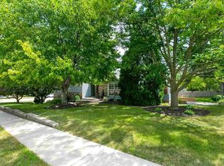 3195 Halcyon Dr, Bettendorf, IA 52722