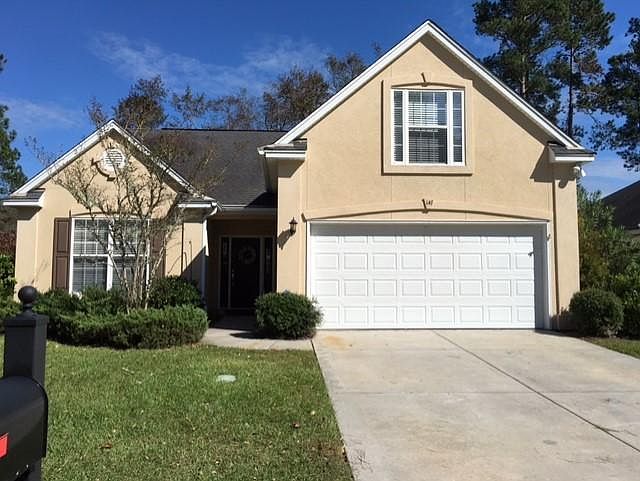Community pool/playground, walking distance to schools