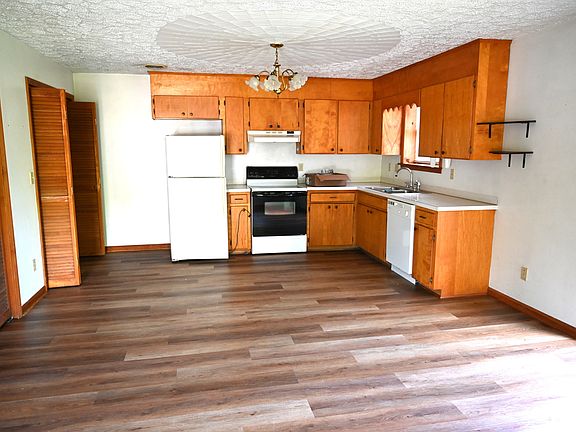 2nd image of 437 Louise Ave #437