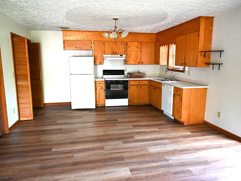 437 Louise Ave #437 — Photo 2