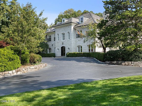 3rd image of 44 Hunting Ridge Rd