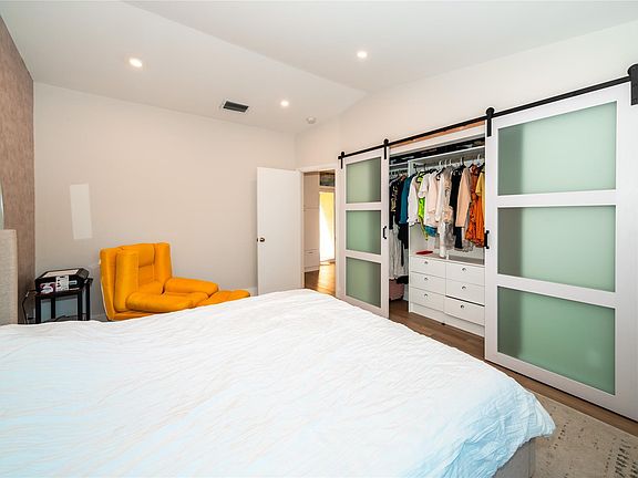 5th image of 516 NW 43rd Place #516