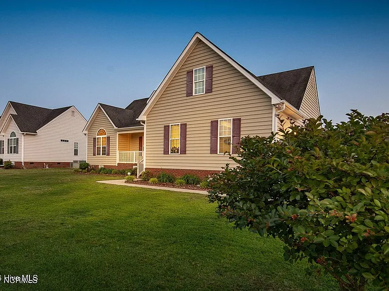 2105 Charity Ln — Photo 3