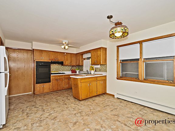 Kitchen / Breakfast Room
