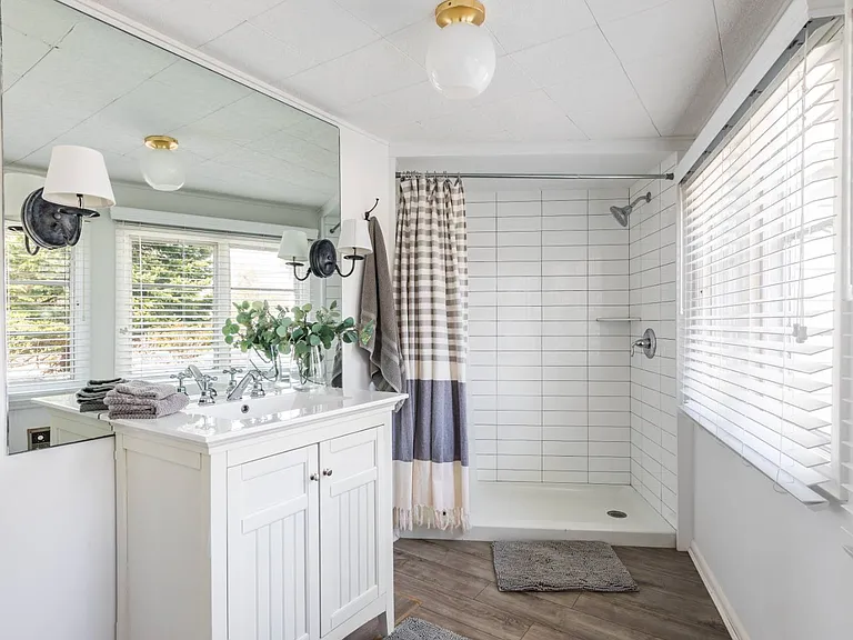 351 E Lake Dr — Photo 14