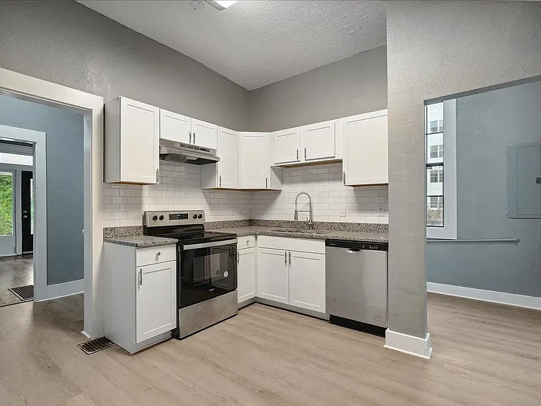 156 N Tucker St — Photo 16