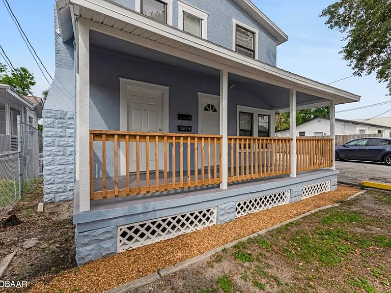 137 S Halifax Ave #2 — Photo 1