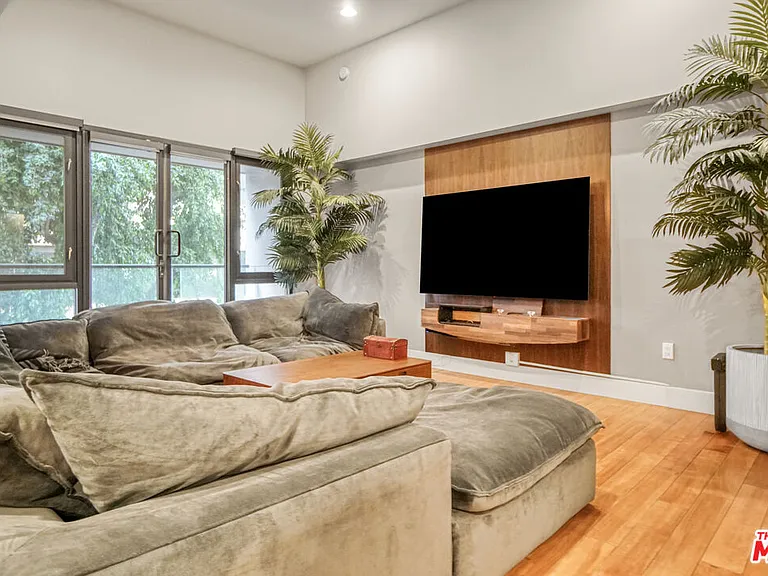 460 S Spring St #212 — Photo 7