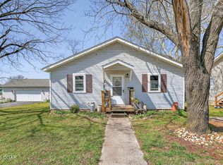 522 S Hall St, Webb City, MO 64870