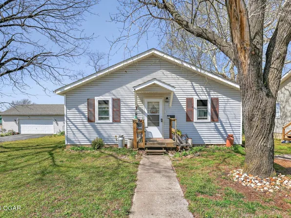 522 S Hall St, Webb City, MO 64870