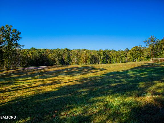 4th image of 642 Buck Ridge Rd