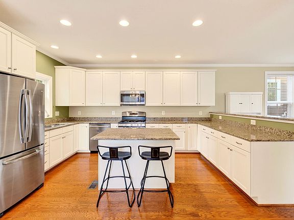 5th image of 112 Burnet Way