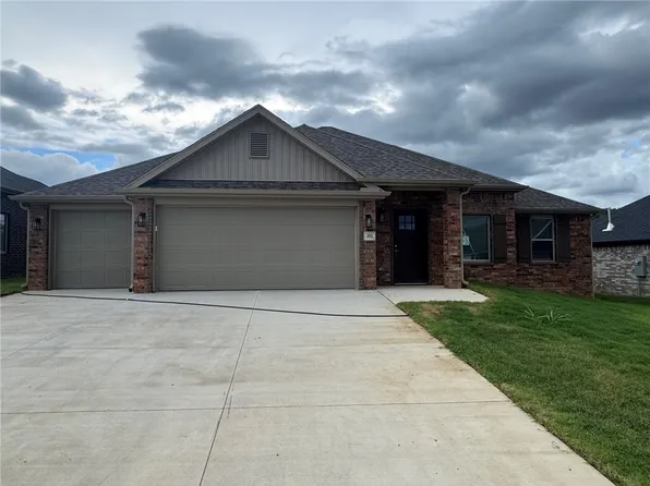 253 S Eagle Mountain St, Prairie Grove, AR 72753