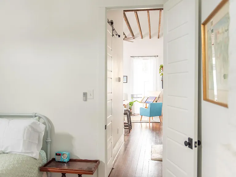 1040 Louisa St — Photo 11