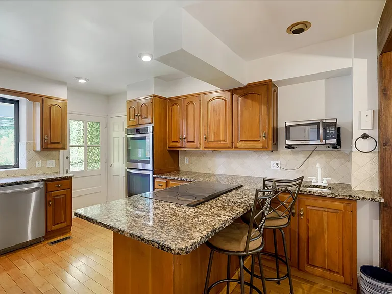 304 Winding Way — Photo 10