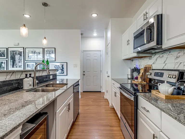 3121 Rutz St — Photo 9