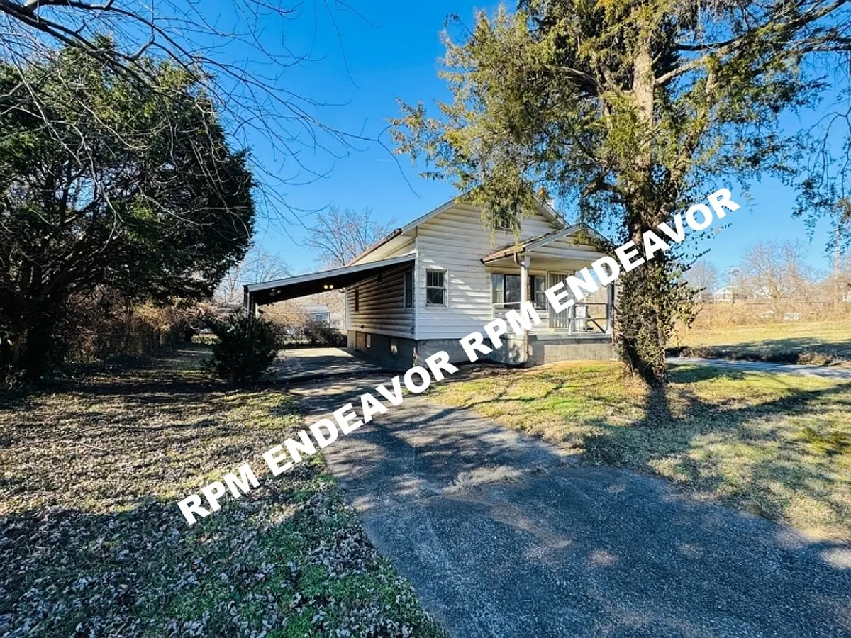 Building Photo - 9943 Lilac Dr