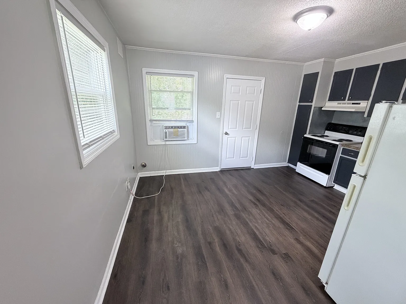 100 McKellar Ct — Photo 2