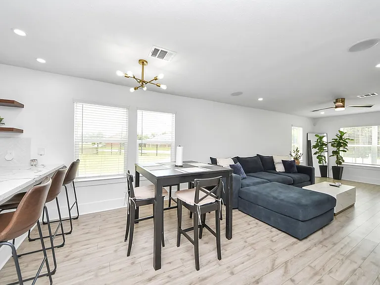 7003 Darien St — Photo 12