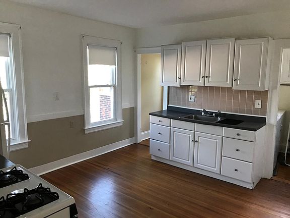 3rd image of 235 Park Rd