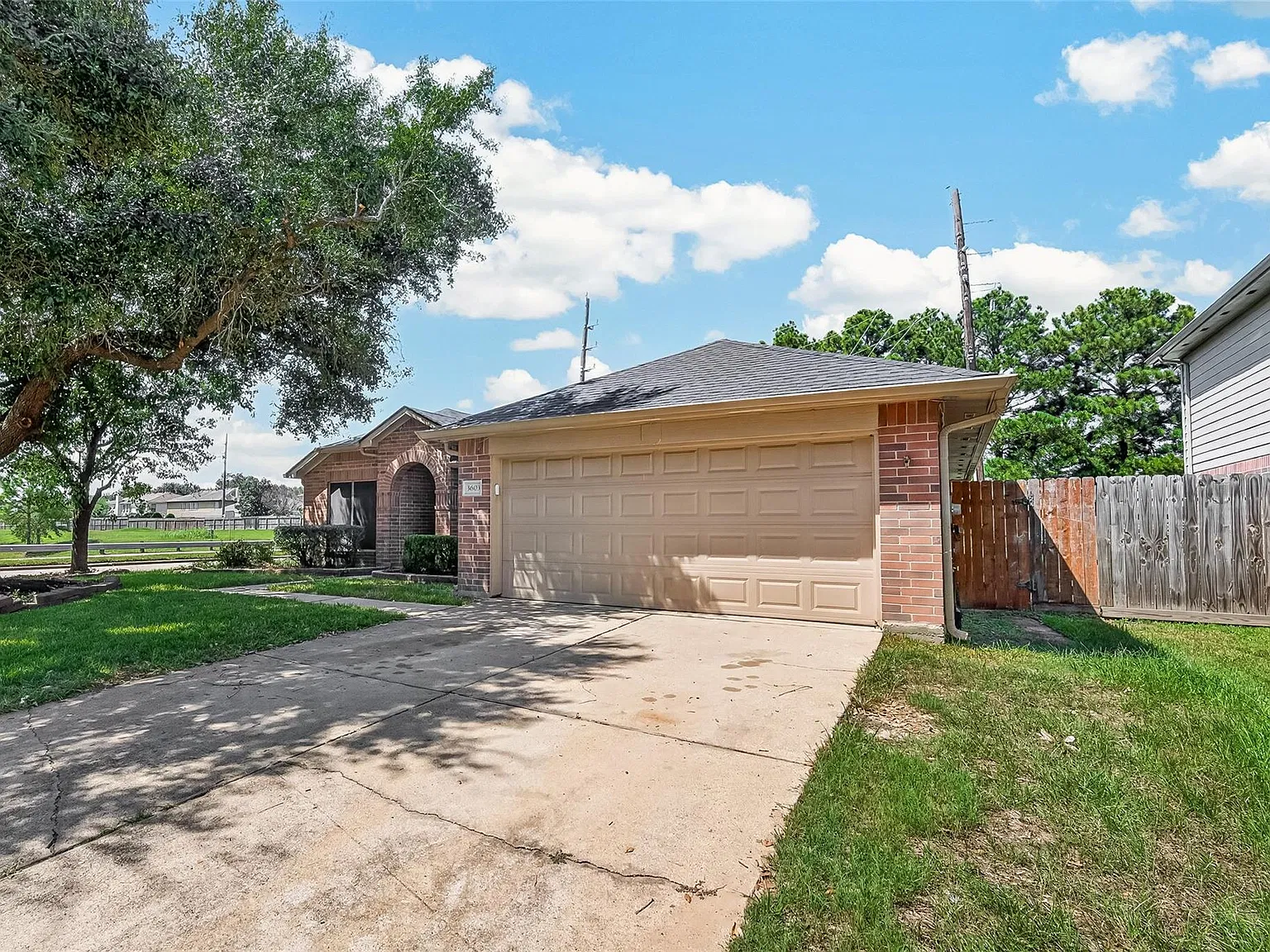 4 bed, 2.0 bath, 1790 sqft, $1,950 — Photo 2