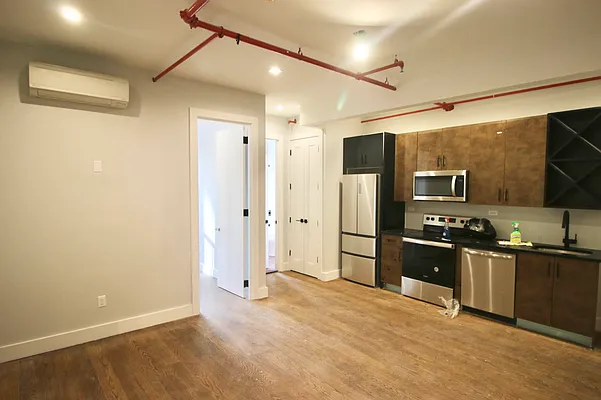 Rented by Delmark Realty LLC | media 8