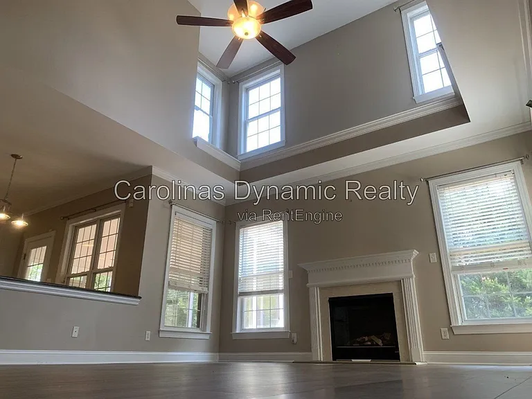 605 Queenswater Ln — Photo 37