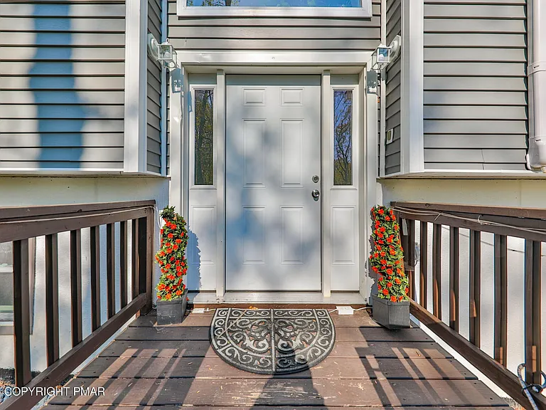 125 Larch Dr — Photo 2