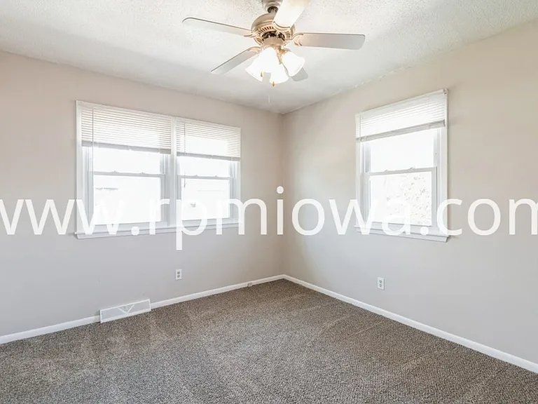215 NW Arlan Dr — Photo 5
