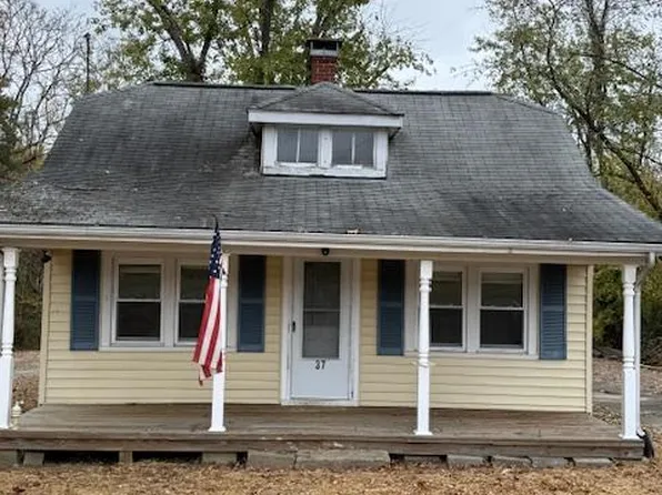 37 Ferry Rd, Fredericksburg, VA 22405