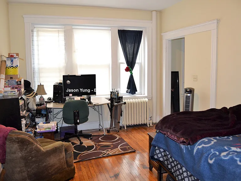 220 Kelton St #18 — Photo 1