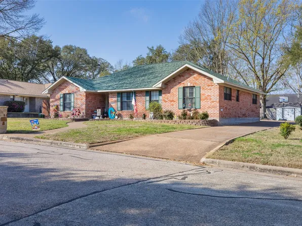 704 Bormann St, Brenham, TX 77833