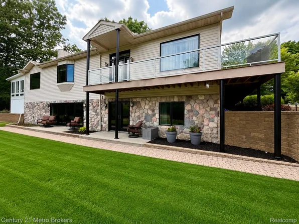5484 Wakefield Rd, Grand Blanc, MI 48439