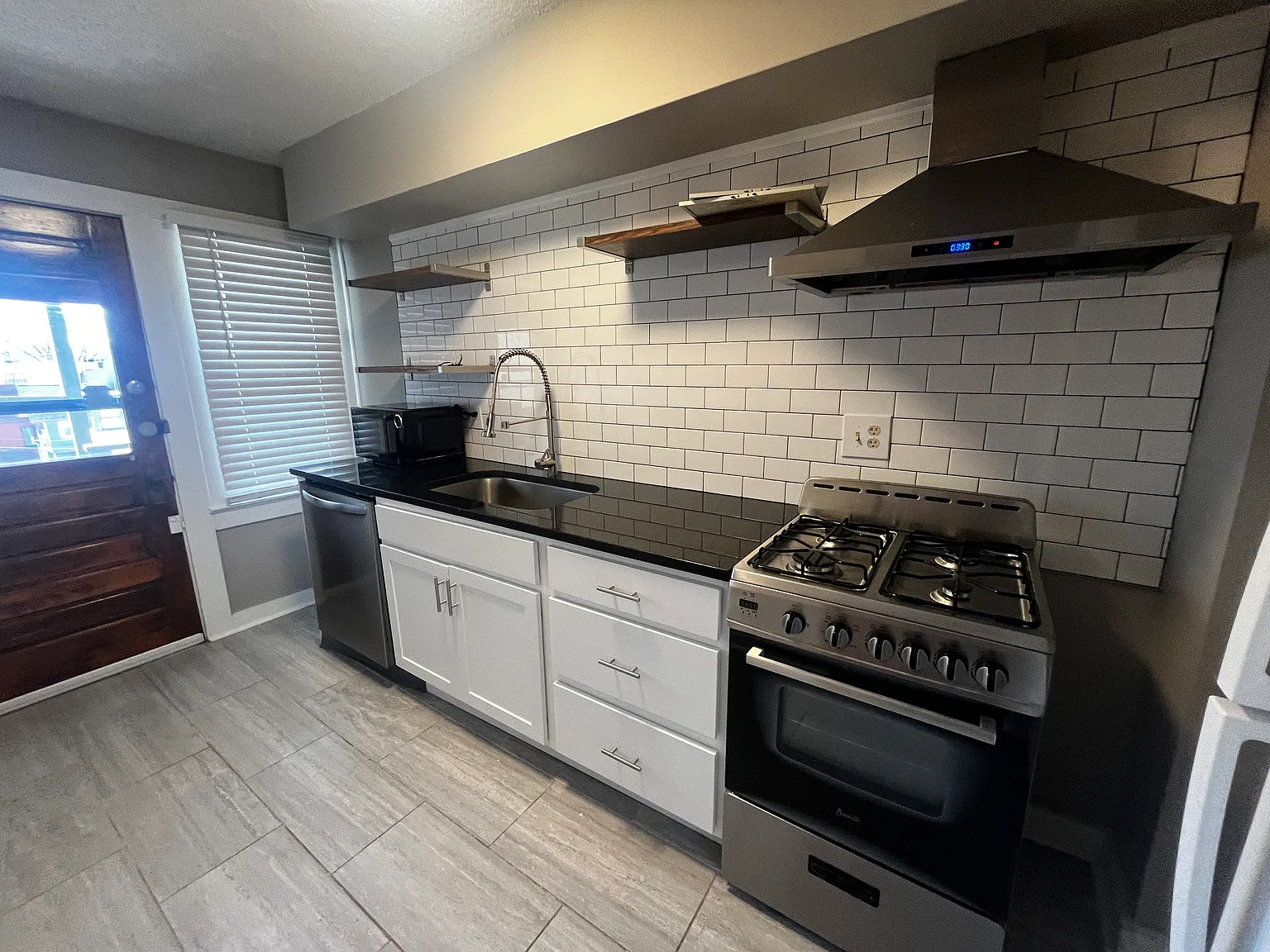 1 bed, 800 sqft, $1,090 — Photo 2