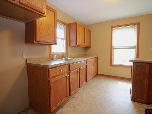 5th image of 208 N 3rd St