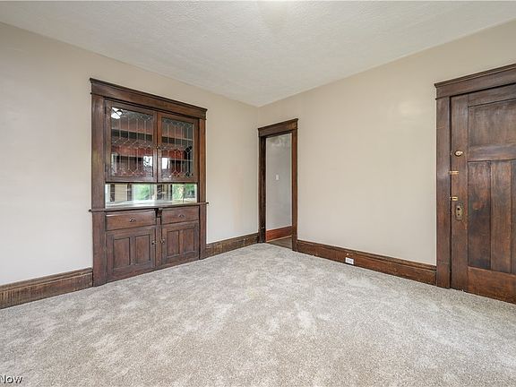 5th image of 557 Weber Ave