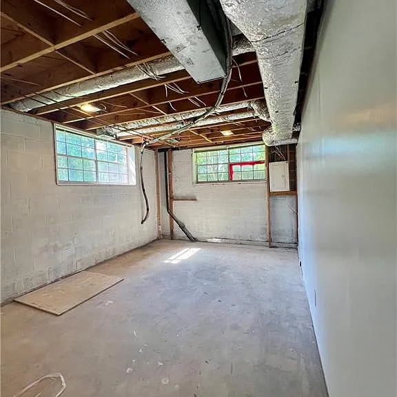 6695 Courtney Dr — Photo 23