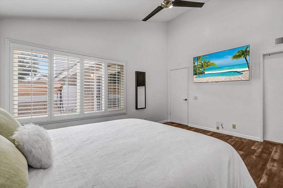2 bed, 2.0 bath, 1119 sqft, $4,195 — Photo 3