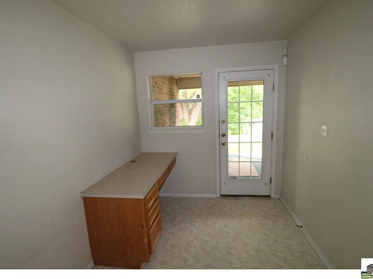 1906 Flagstaff Dr — Photo 8