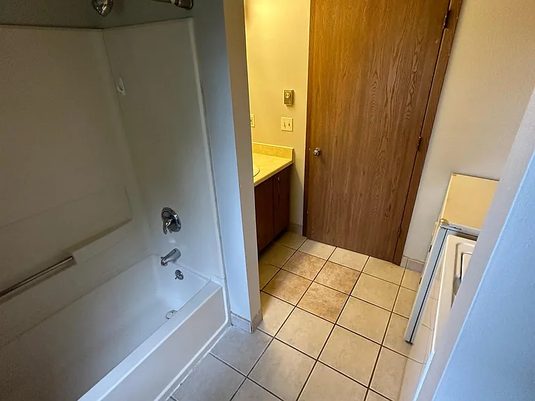 W194N16510 Eagle Dr #A4 — Photo 6
