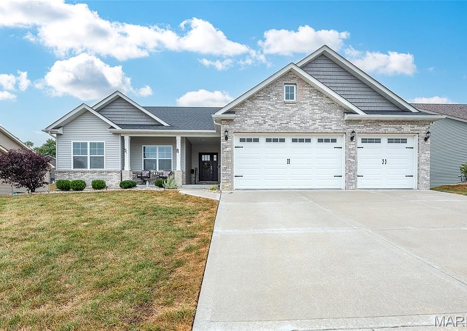 1st image of 1831 Crimson Oak Dr