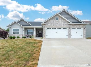 1831 Crimson Oak Dr, Maryville, IL 62062