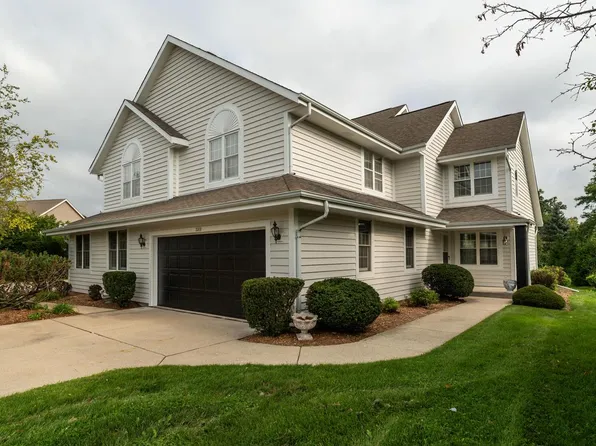 3207 S Ridge Crest COURT #3205, New Berlin, WI 53151